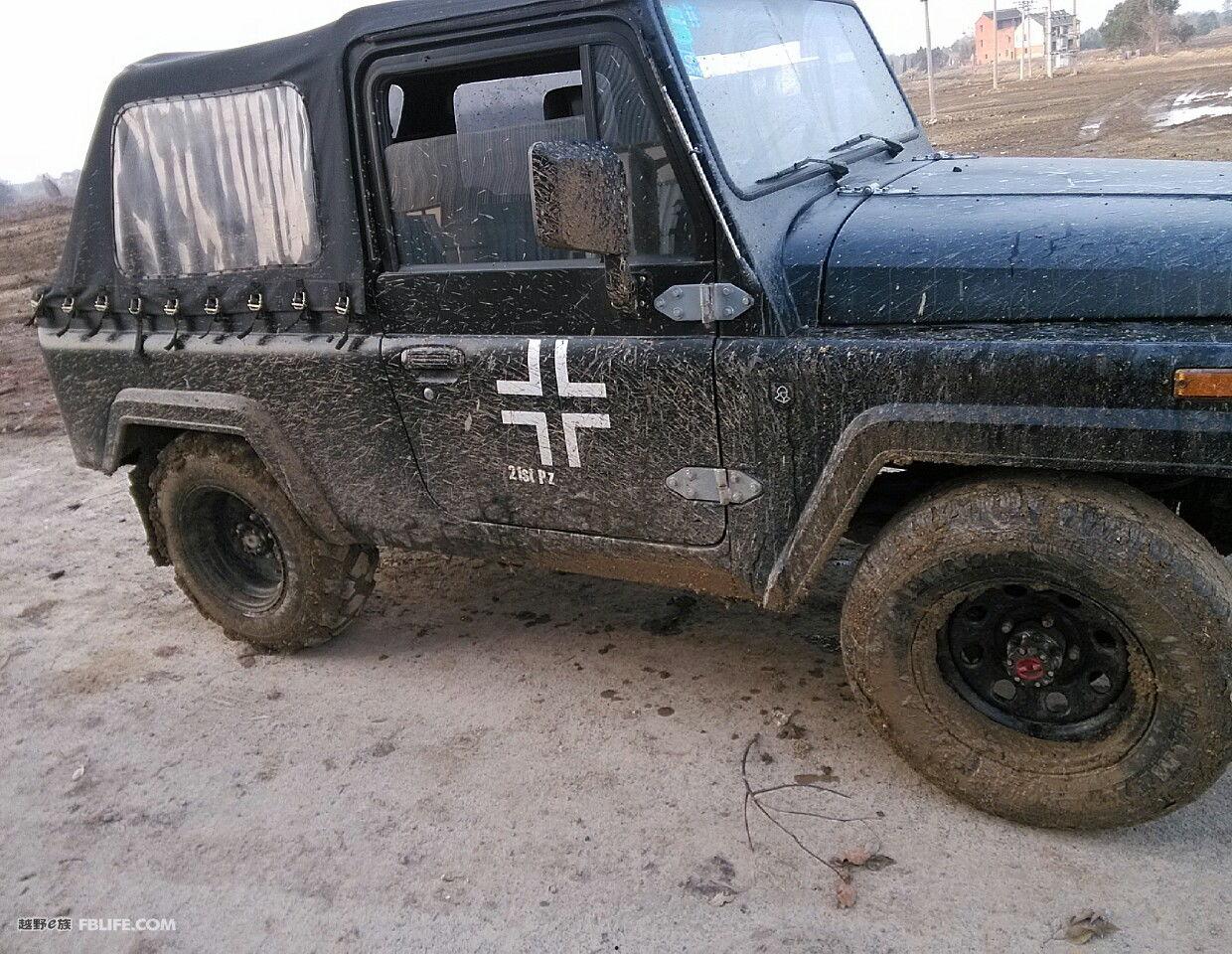 国产农机泥地视频,性能展示与田间作业风采